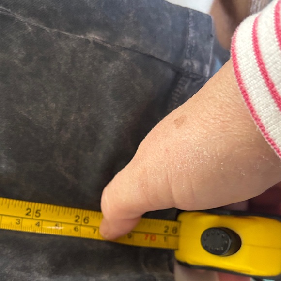 Vintage Canvas Black Graphic T-Shirt - Picture 6 of 7